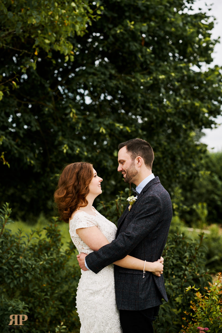  Lizzie Robin wedding at Stokes Farm Barn, Binfield                                