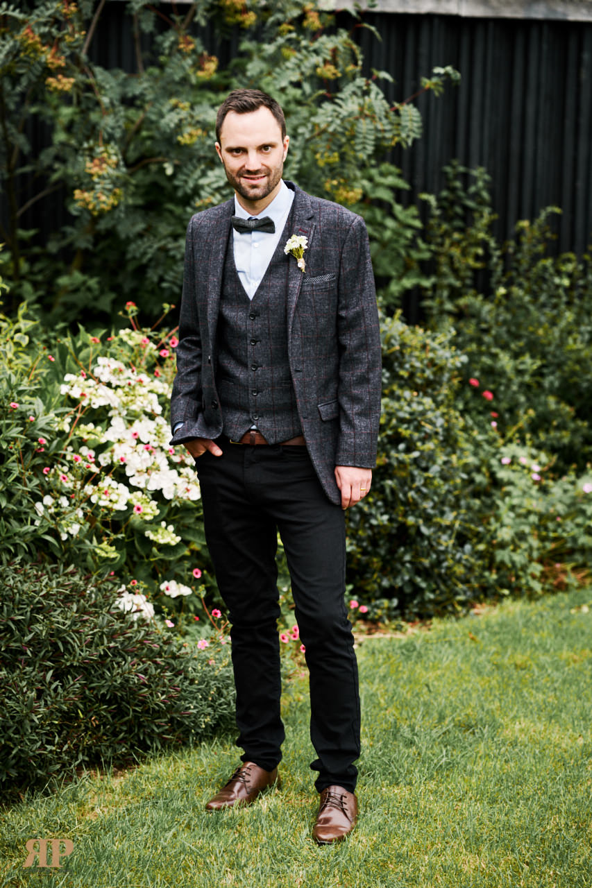  Lizzie Robin wedding at Stokes Farm Barn, Binfield                                