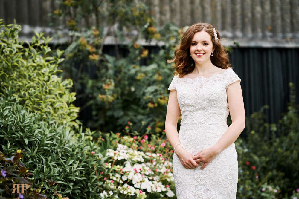  Lizzie Robin wedding at Stokes Farm Barn, Binfield                                