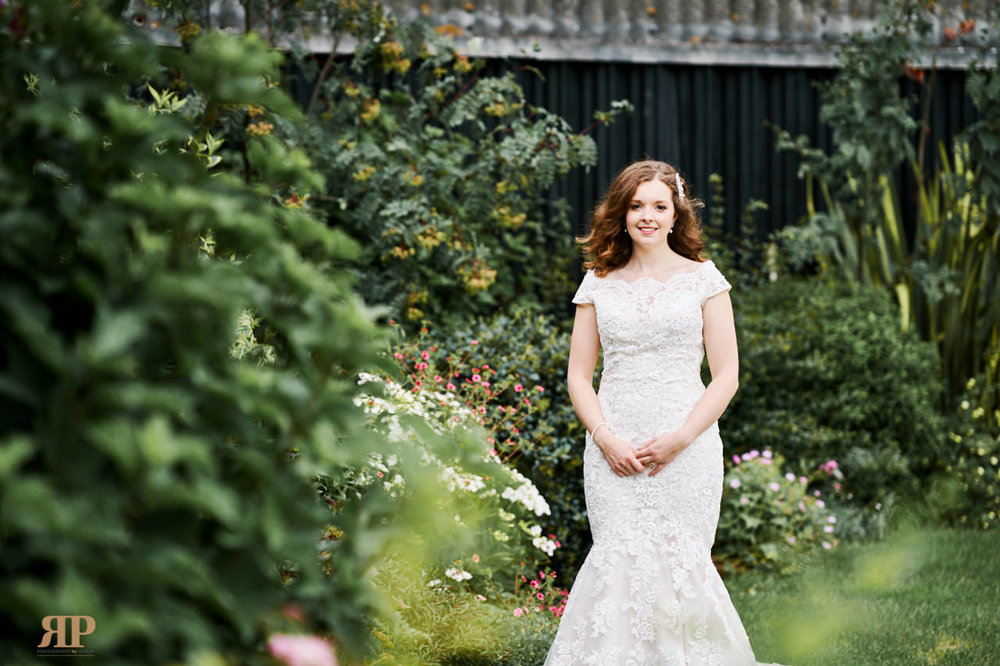  Lizzie Robin wedding at Stokes Farm Barn, Binfield                                